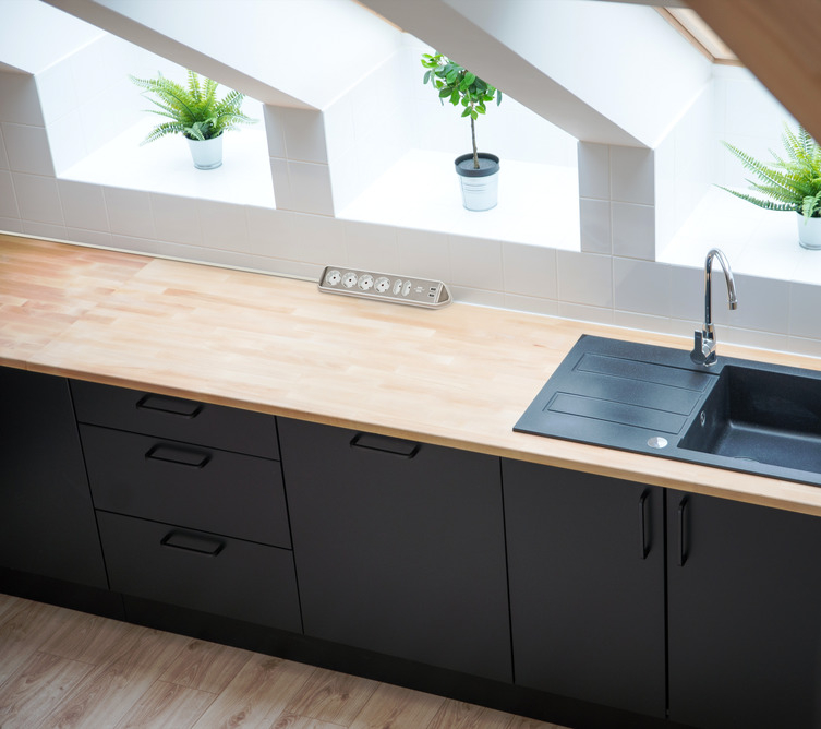 prelungitor pentru perete colt brennenstuhl estilo 6 prize, 2 usb, 3.1 a, 2m inox, adeziv inclus, argintiu-alb - imagine 4