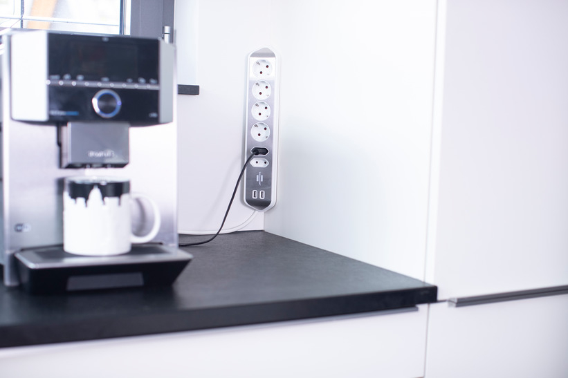 prelungitor pentru perete colt brennenstuhl estilo 6 prize, 2 usb, 3.1 a, 2m inox, adeziv inclus, argintiu-alb - imagine 5