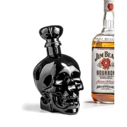 Cadouri Barbati, O sticlă unică în formă și culoare pentru băutura ta preferată SKULL negru 750 ml -1, dioda.ro