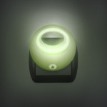 lampa de veghe cu led si senzor de lumina - verde