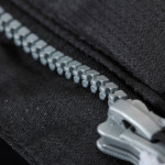 jacheta captusita cu gluga si suprafata matlasata - l