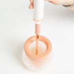 dispozitiv de curatat si uscator pensule de machiaj - 2 x aaa