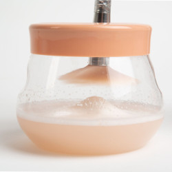 dispozitiv de curatat si uscator pensule de machiaj - 2 x aaa