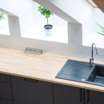 prelungitor pentru perete colt brennenstuhl estilo 4 prize, 2 usb, 3.1 a, 2m inox, adeziv inclus, argintiu-alb