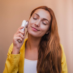 aparat pentru tratament facial si intinerirea pielii cecotec bamba facecare lightsonic , masaj facial, ems, lumina albastra si r