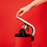 storcator de citrice cecotec xqueeze retrojuice 600, 600w, filtru din inox, anti picurare, 2 conuri de plastic, rosu