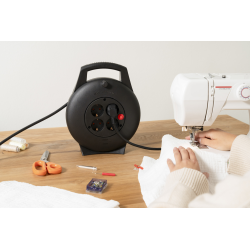 prelungitor cu rola brennenstuhl vario line, 4 prize, 10m, h05vv-f 3g1,5