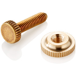 set cu piese de schimb (șurub și piuliță)