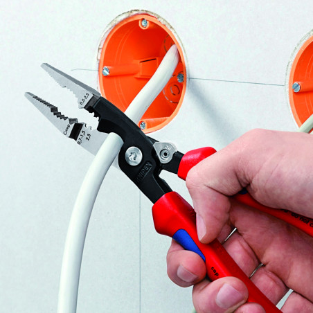 Cleşte pentru instalaţii pentru electricieni