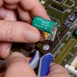 Clește de apucare de precizie pentru sisteme electronice