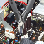 Clește de apucare ESD pentru sisteme electronice