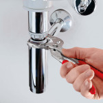 Cleşte pentru sifon şi conectori