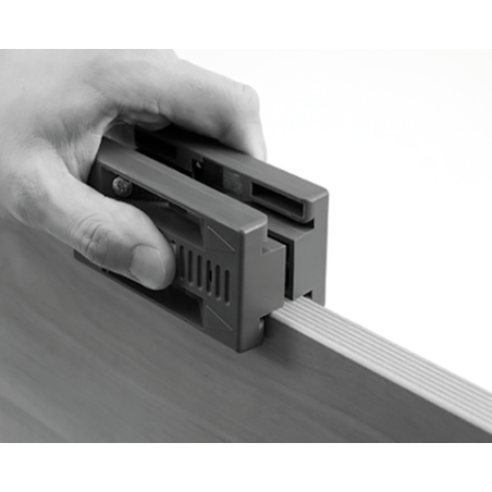 Dispozitiv de debavurat cant PVC pentru placi MDF