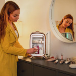 mini frigider pentru cosmetice cecotec coolingbeauty 6000 mirror, 6l, usa cu oglinda exterioara, lumina led cu 3 intensitati, ra mini frigider pentru cosmetice cecotec coolingbeauty 6000 mirror, 6l, usa cu oglinda exterioara, lumina led cu 3 intensitati, ra